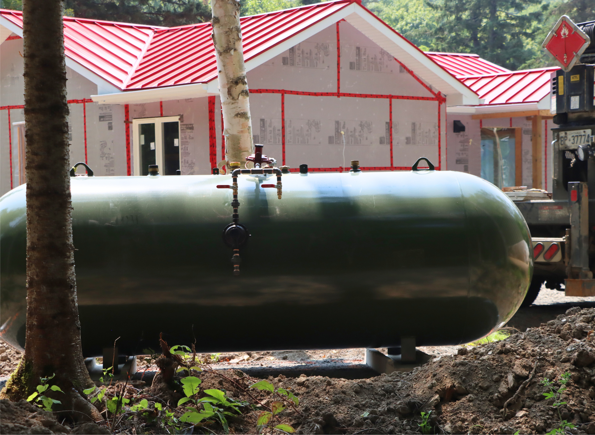 propane tank (2048 x 1500 px)